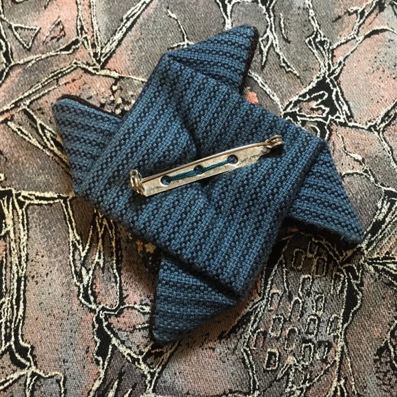Peluche Blue Handmade Pinwheel Origami Fabric Brooch - Picture 3 of 11